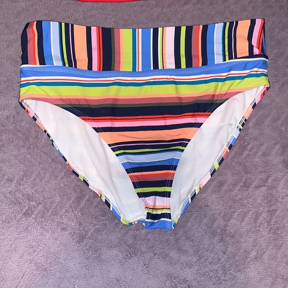 I have Another bikini but this one is high waisted.     ❤️💙🧡💚🖤 - Picture 3 of 4